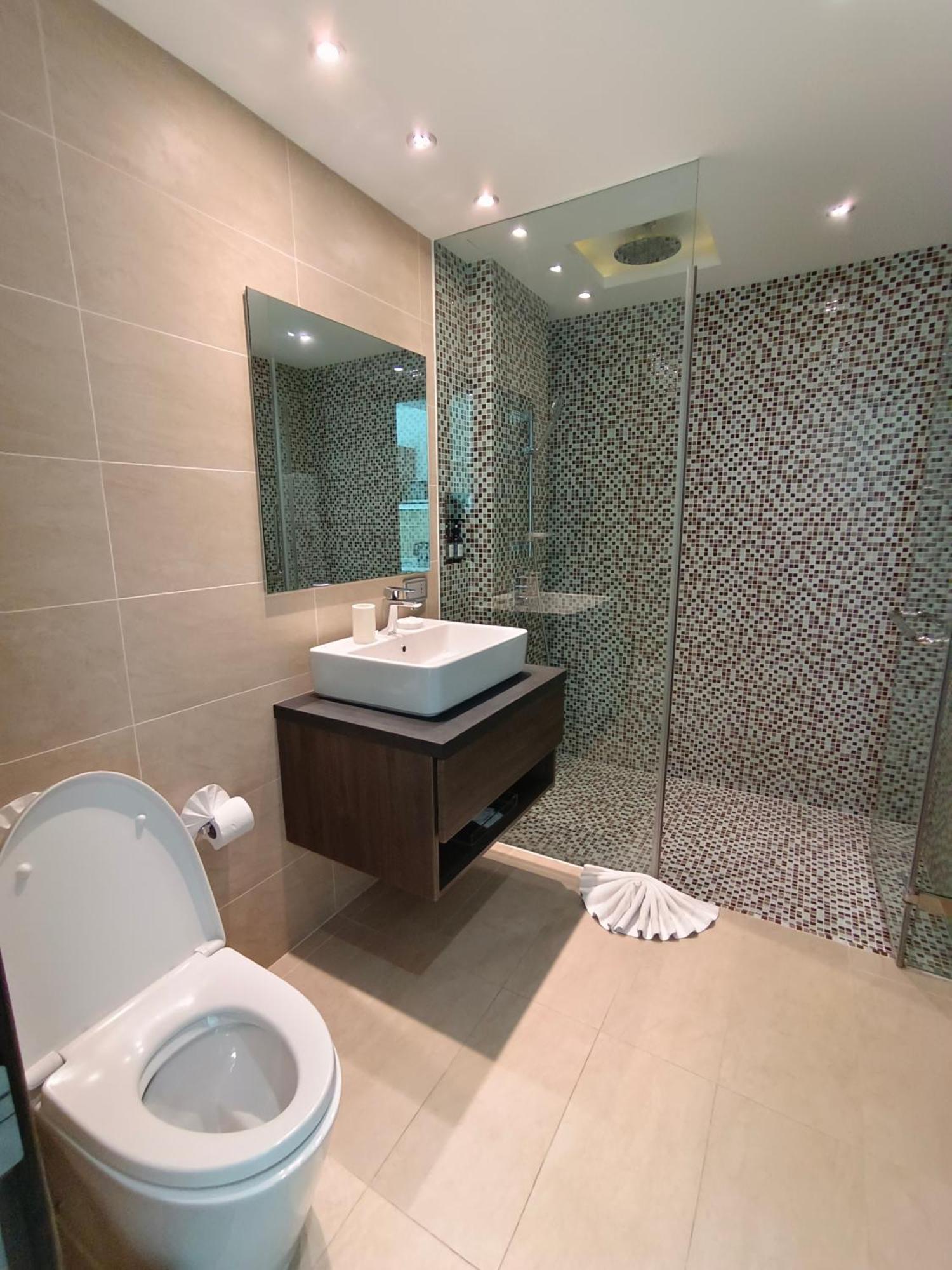 Patong Lets Phuket Twin Sands Resort & Spa מראה חיצוני תמונה